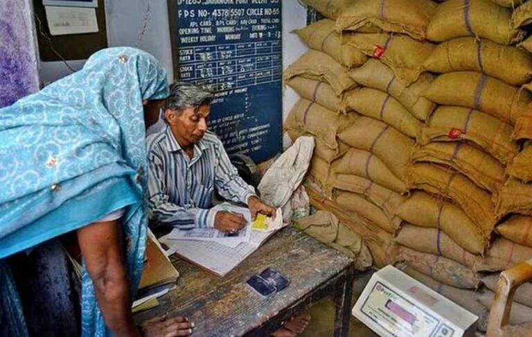 सरकारी राशन में गड़बड़ी, मध्यप्रदेश के एक जिले में 21 हजार लोगों ने फ्री राशन का गलत फायदा उठाया सरकारी राशन में गड़बड़ी, मध्यप्रदेश के एक जिले में 21 हजार लोगों ने फ्री राशन का गलत फायदा उठाया