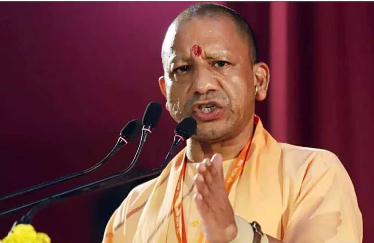 योगी आदित्यनाथ ने आदेश दिया: समीक्षा बैठक में नहीं आए अधिकारियों का एक दिन का वेतन कटेगा