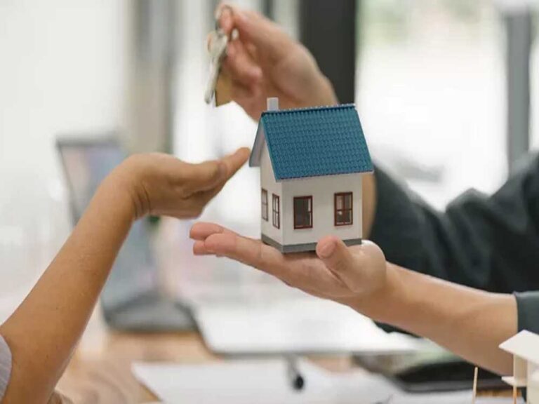 अब दिवालिया प्रोजेक्ट में फंसे होमबायर्स को राहत, सुप्रीम कोर्ट ने दिया बड़ा फैसला