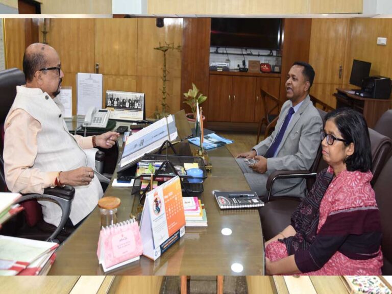 भू-जल स्तर बचाने पर जोर, डेका बोले- किसानों को डबरी निर्माण के लिए करें प्रोत्साहित