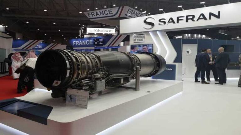 अब न अमेरिका पर निर्भरता, न फ्रांस पर… भारत के फाइटर जेट को मिलेगा स्वदेशी इंजन अब न अमेरिका पर निर्भरता, न फ्रांस पर… भारत के फाइटर जेट को मिलेगा स्वदेशी इंजन