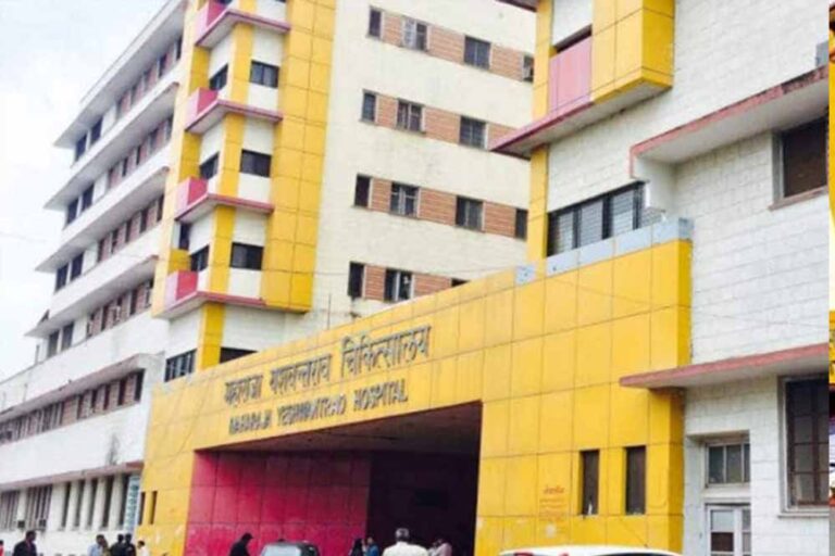 चूहों के हमले से मचा हड़कंप: इंदौर अस्पताल में अधीक्षक छुट्टी पर, विभागाध्यक्ष की छुट्टी चूहों के हमले से मचा हड़कंप: इंदौर अस्पताल में अधीक्षक छुट्टी पर, विभागाध्यक्ष की छुट्टी