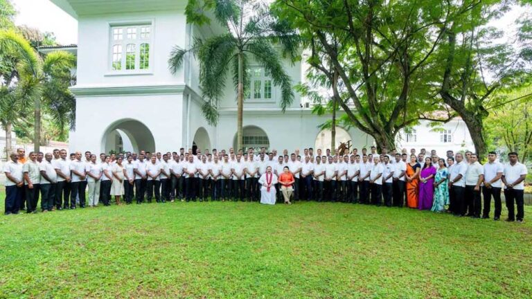 80 साल के पूर्व राष्ट्रपति को खाली करना पड़ा सरकारी महल, श्रीलंका में बदला नियम