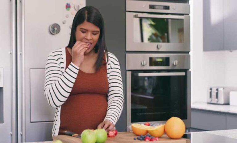 गर्भवती महिलाओं के लिए फ्री माइक्रोवेव ऑफर, भड़कीं महिलाएं बोलीं—ये मज़ाक है या मार्केटिंग?