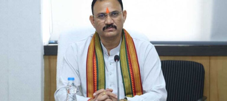 एनएमसी के मापदंड को पूरा करने के लिए आवश्यक निर्देशों का हो पालन: स्वास्थ्य मंत्री