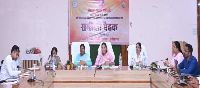 विशेष पिछड़ी जनजातीय क्षेत्रों में योजनाओं का प्रभावी क्रियान्वयन सुनिश्चित करें-  मंत्री श्रीमती लक्ष्मी राजवाड़े