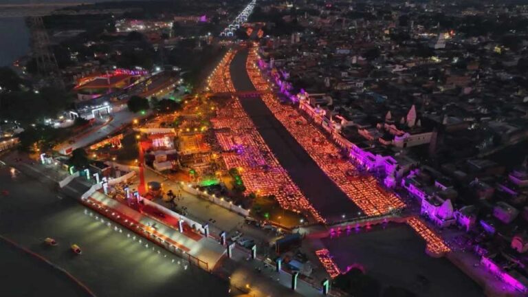 अयोध्या की दिवाली होगी इस बार अनोखी, गाय के गोबर से बने दीप करेंगे रोशनी अयोध्या की दिवाली होगी इस बार अनोखी, गाय के गोबर से बने दीप करेंगे रोशनी