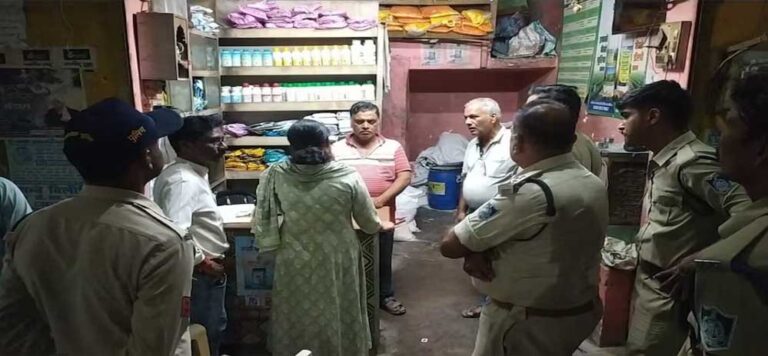 महंगे खाद बिक्री के मामले में रीवा में SDM ने कसी कमर, दुकानदार की दुकान सील