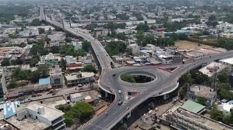 तीन दिन में 83 हजार रुपए का जुर्माना वसूला, MP फ्लाईओवर पर रीलबाजों की धूम तीन दिन में 83 हजार रुपए का जुर्माना वसूला, MP फ्लाईओवर पर रीलबाजों की धूम