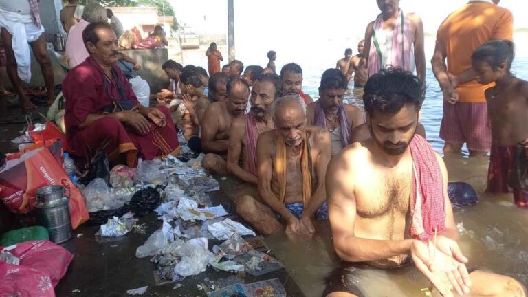 पितृपक्ष में पूजा का आसान तरीका: घर बैठे पितरों को दें श्राद्ध