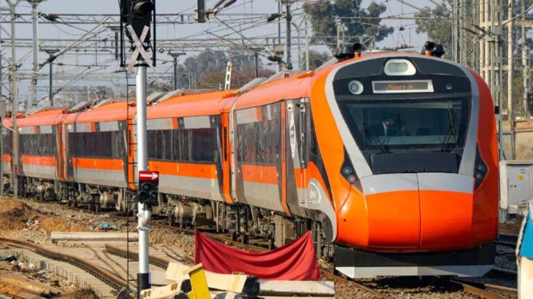 हावड़ा-जमालपुर वंदे भारत ने तोड़ा रिकॉर्ड: 12 महीनों में 15 लाख यात्री और 13 करोड़ की आय हावड़ा-जमालपुर वंदे भारत ने तोड़ा रिकॉर्ड: 12 महीनों में 15 लाख यात्री और 13 करोड़ की आय