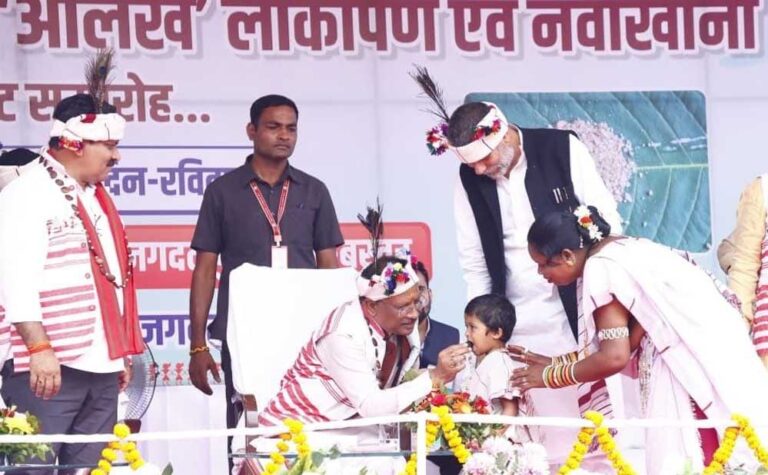 मुख्यमंत्री साय का स्नेहभरा अंदाज़, नन्ही भूमिका को महुआ लड्डू खिलाकर किया दुलार