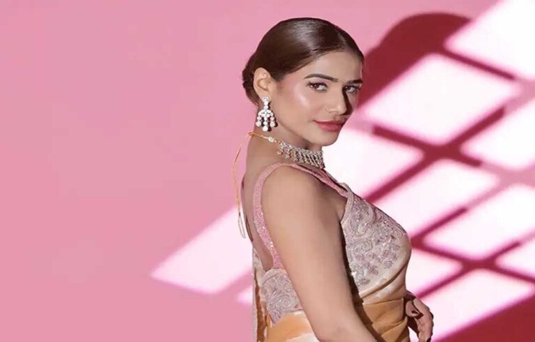 पूनम पांडे को लवकुश रामलीला से किया गया बाहर, विरोध के बाद मंदोदरी की भूमिका छीनी गई