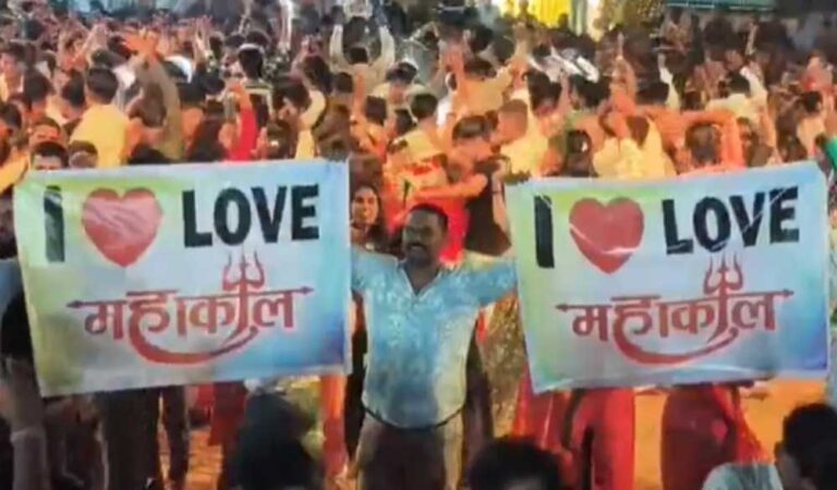 उज्जैन में सामने आए आई लव महाकाल’ पोस्टर, आई लव मोहम्मद मुहिम के बीच चर्चा