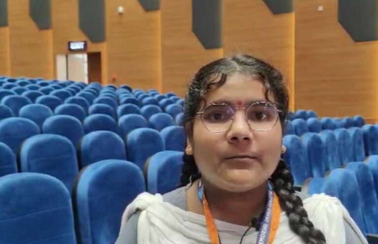 सीएम योगी द्वारा मिली छात्रवृत्ति से प्रसन्न छात्राओं ने कहाः धन्यवाद योगी जी सीएम योगी द्वारा मिली छात्रवृत्ति से प्रसन्न छात्राओं ने कहाः धन्यवाद योगी जी