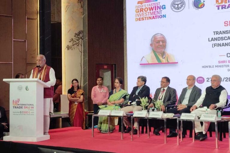 योगी सरकार में सुदृढ़ हुई कानून व्यवस्था, 15 लाख करोड़ से अधिक का निवेश धरातल पर उतरा योगी सरकार में सुदृढ़ हुई कानून व्यवस्था, 15 लाख करोड़ से अधिक का निवेश धरातल पर उतरा