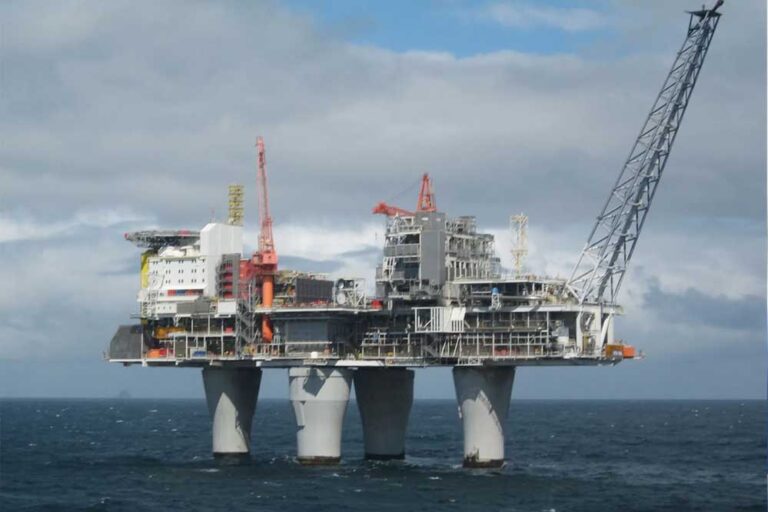 अंडमान सी में 300 मीटर गहराई पर मिला नैचुरल गैस का भंडार, केंद्रीय मंत्री ने दी जानकारी अंडमान सी में 300 मीटर गहराई पर मिला नैचुरल गैस का भंडार, केंद्रीय मंत्री ने दी जानकारी