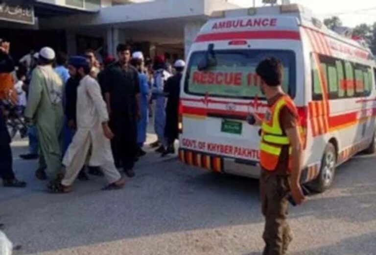 क्वेटा में बड़ा आतंकी हमला: सैन्य ठिकाने पर फिदायीन हमला और गोलीबारी, 10 जवान शहीद क्वेटा में बड़ा आतंकी हमला: सैन्य ठिकाने पर फिदायीन हमला और गोलीबारी, 10 जवान शहीद