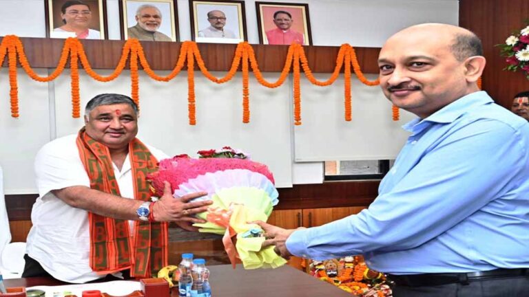 मंत्रालय में कार्यभार ग्रहण करते ही सक्रिय हुए पर्यटन एवं संस्कृति मंत्री राजेश अग्रवाल