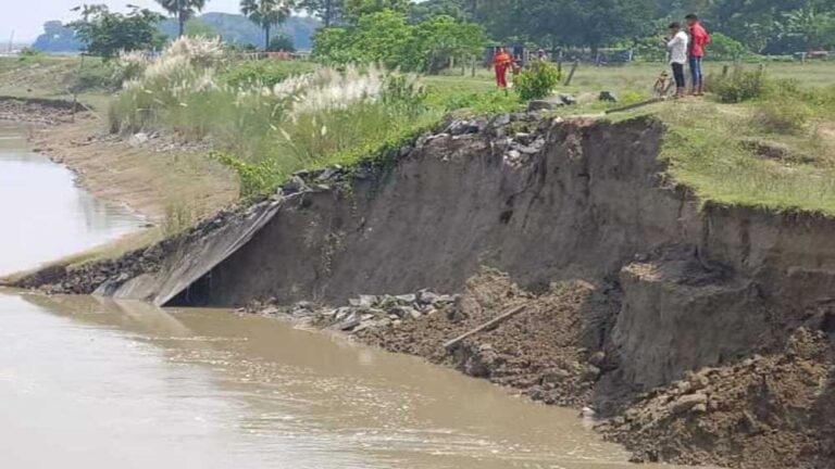 गंगा का जलस्तर बढ़ा, बिजनौर के 50 से ज्यादा गांवों में मंडराया बाढ़ का संकट गंगा का जलस्तर बढ़ा, बिजनौर के 50 से ज्यादा गांवों में मंडराया बाढ़ का संकट