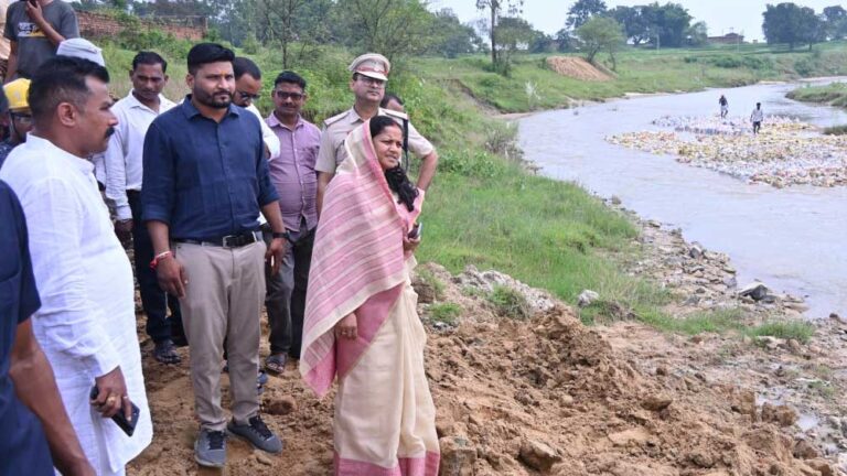 गोबरी नाला निर्माण कार्य का मंत्री राजवाड़े ने लिया जायजा, दिए जरूरी निर्देश गोबरी नाला निर्माण कार्य का मंत्री राजवाड़े ने लिया जायजा, दिए जरूरी निर्देश