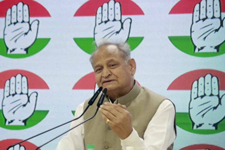 गहलोत का बयान: मणिपुर दौरे पर PM मोदी को पहले जाना चाहिए था