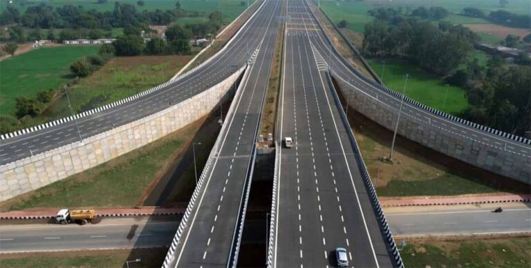 गंगा एक्सप्रेसवे अपडेट: 594 किलोमीटर पर गाड़ियों की रफ्तार कब बढ़ेगी? गंगा एक्सप्रेसवे अपडेट: 594 किलोमीटर पर गाड़ियों की रफ्तार कब बढ़ेगी?