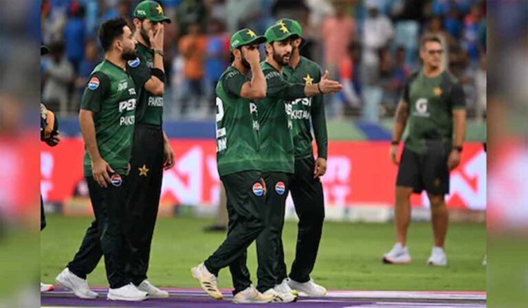 देर से शुरू होगा मुकाबला, पाकिस्तान टीम मैदान में तैयार