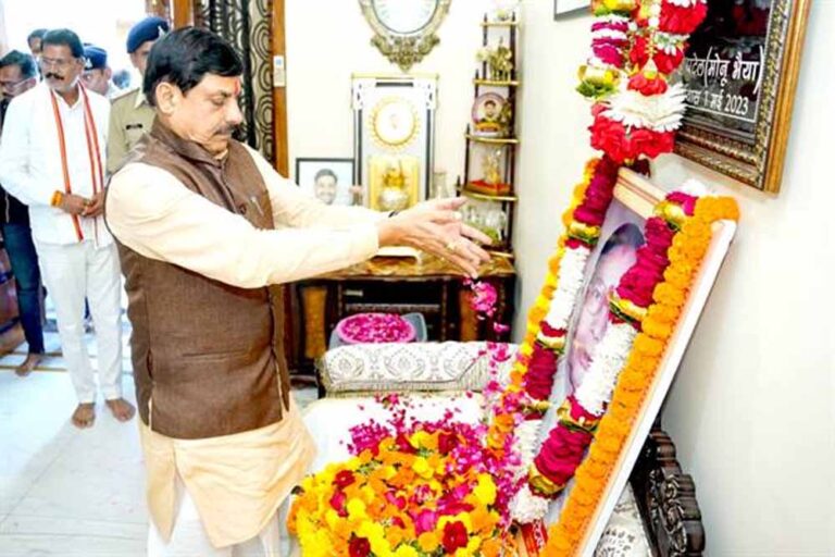 मुख्यमंत्री डॉ. यादव ने गोटेगांव पहुंचकर मंत्री पटेल की माताजी के निधन पर दी श्रद्धांजलि मुख्यमंत्री डॉ. यादव ने गोटेगांव पहुंचकर मंत्री पटेल की माताजी के निधन पर दी श्रद्धांजलि