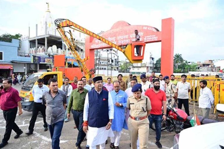 मंत्री सारंग ने किया अशोका गार्डन दशहरा मैदान का निरीक्षण मंत्री सारंग ने किया अशोका गार्डन दशहरा मैदान का निरीक्षण