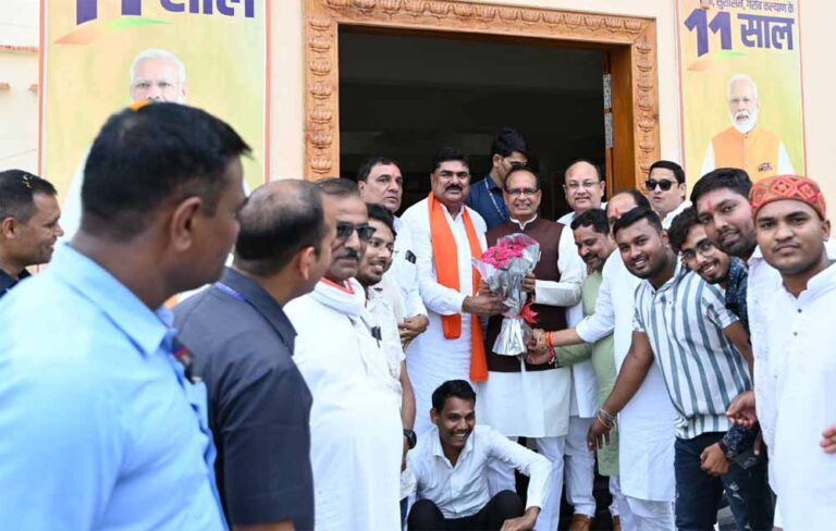 कृषि मंत्री की बड़ी घोषणा: राज्य सरकार मंजूरी दे तो सोयाबीन खरीदी जाएगी समर्थन मूल्य पर कृषि मंत्री की बड़ी घोषणा: राज्य सरकार मंजूरी दे तो सोयाबीन खरीदी जाएगी समर्थन मूल्य पर