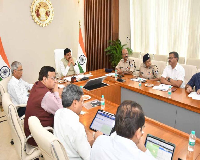 मुख्यमंत्री डॉ. यादव ने कहा- जिलों में उर्वरक वितरण में अव्यवस्था के लिए कलेक्टर होगें उत्तरदायी मुख्यमंत्री डॉ. यादव ने कहा- जिलों में उर्वरक वितरण में अव्यवस्था के लिए कलेक्टर होगें उत्तरदायी