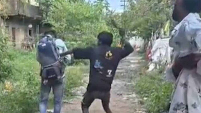 युवकों पर बेल्ट से हमला, आरोपी ने लगाई ‘भगवाराज जिंदाबाद’ की घोषणा; पुलिस जांच में जुटी