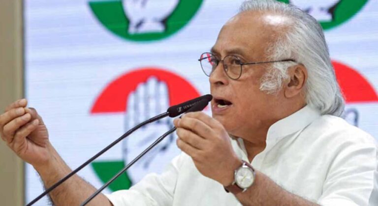 बिहार एसआईआर विवाद: चुनाव आयोग की चुप्पी पर कांग्रेस की तीखी प्रतिक्रिया बिहार एसआईआर विवाद: चुनाव आयोग की चुप्पी पर कांग्रेस की तीखी प्रतिक्रिया