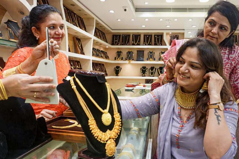 सोना-चांदी के भावों में बड़ी गिरावट, सर्राफा बाजार में अब सस्ता मिलेगा कीमती धातु