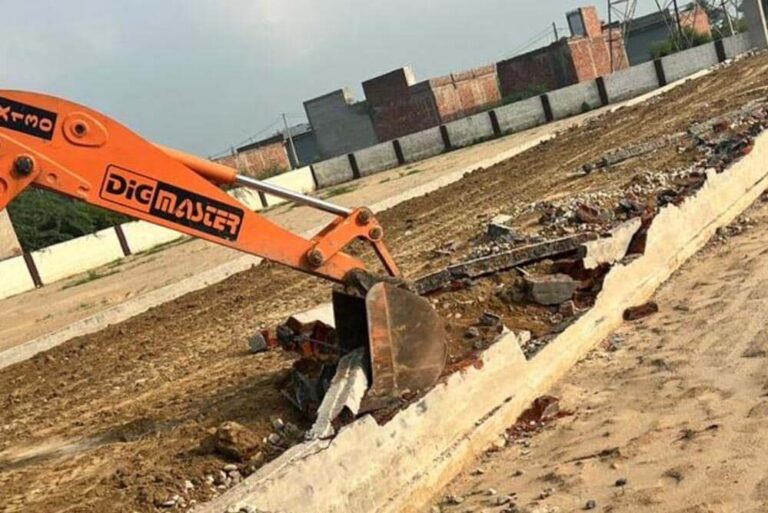 खेती की जमीन पर अवैध कॉलोनियां, भोपाल कलेक्टर ने एसडीएम को दिए सख्त निर्देश खेती की जमीन पर अवैध कॉलोनियां, भोपाल कलेक्टर ने एसडीएम को दिए सख्त निर्देश