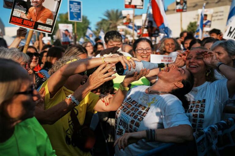 24 महीने बाद घर लौटे इजरायली बंधक, हमास ने छोड़े 7 लोग; रिहाई के बाद क्या बदलेगा हालात का रुख?