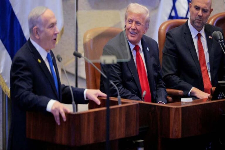 इजरायली संसद में डोनाल्ड ट्रंप का सम्मान, नेतन्याहू ने सौंपा ‘शांति पुरस्कार’ इजरायली संसद में डोनाल्ड ट्रंप का सम्मान, नेतन्याहू ने सौंपा ‘शांति पुरस्कार’