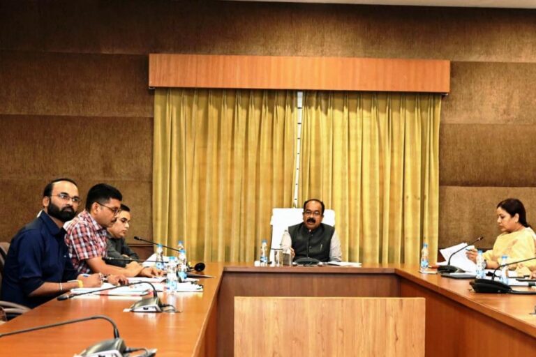 उप मुख्यमंत्री अरुण साव ने तैयारियों की समीक्षा की, 20 अक्टूबर पंजीयन की अंतिम तिथि उप मुख्यमंत्री अरुण साव ने तैयारियों की समीक्षा की, 20 अक्टूबर पंजीयन की अंतिम तिथि