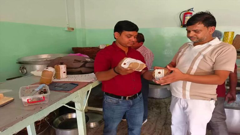 दिल्ली से अलवर तक नकली मिठाई पर कार्रवाई, दिवाली से पहले ज़हरीली मिठाइयों का भंडाफोड़