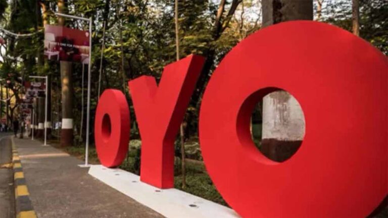 पड़ोसियों की शिकायत में सामने आई होटल संचालित महिला की संदिग्ध गतिविधियाँ