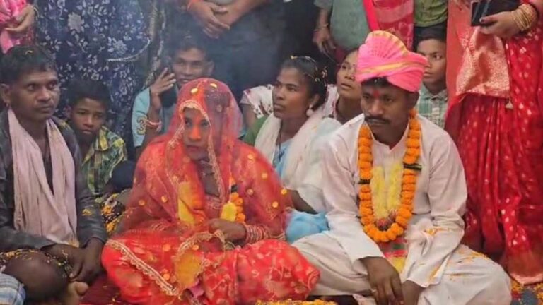 जंगलों से लेकर सात फेरों तक: आत्मसमर्पित नक्सली ने पुलिस थाना में किया विवाह