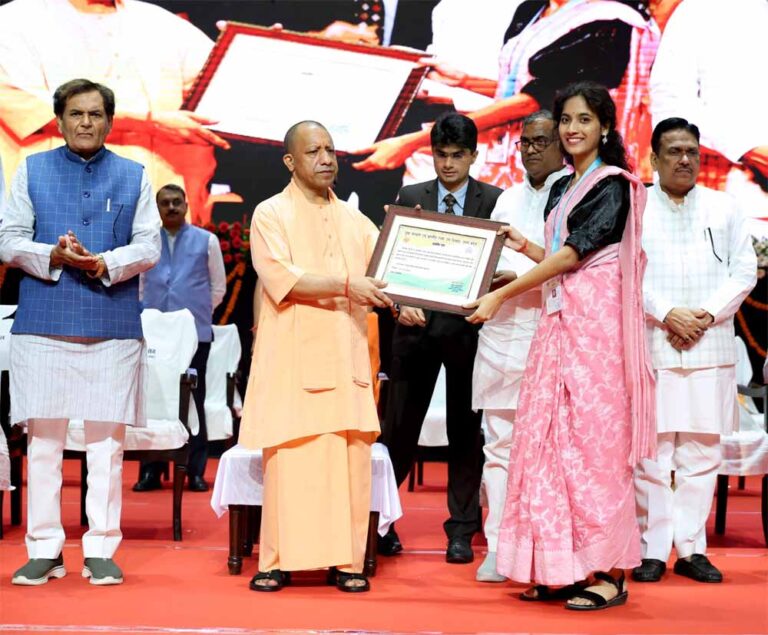 मुख्यमंत्री ने किया राष्ट्रीय युवा उत्सव-2025 में विजेता प्रतिभागियों को सम्मान