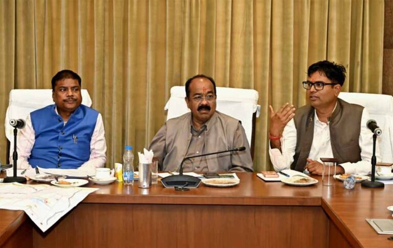 डिप्टी सीएम साव, मंत्री केदार और  मंत्री चौधरी ने राज्योत्सव व प्रधानमंत्री के नवा रायपुर प्रवास की तैयारियों  को लेकर अधिकारियों को दिए आवश्यक दिशा-निर्देश