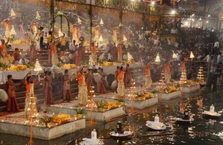 प्रकाश, श्रद्धा और आस्था का संगम — काशी की देव दीपावली प्रकाश, श्रद्धा और आस्था का संगम — काशी की देव दीपावली