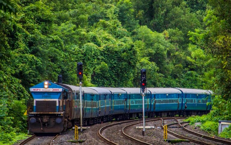 यात्रा सुविधा बढ़ाने के लिए रानी कमलापति स्टेशन से सात विशेष ट्रेन सेवा शुरू