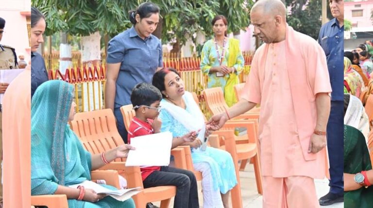 मुख्यमंत्री ने अधिकारियों को जन समस्याओं के प्रति संवेदनशील होकर त्वरित समाधान का निर्देश दिया