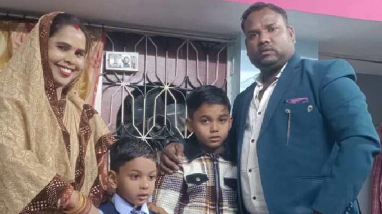 जबलपुर में पारिवारिक विवाद बना खून-खराबे की वजह, छोटे भाई ने सड़क पर ही कर दी भाई-भाभी की हत्या जबलपुर में पारिवारिक विवाद बना खून-खराबे की वजह, छोटे भाई ने सड़क पर ही कर दी भाई-भाभी की हत्या