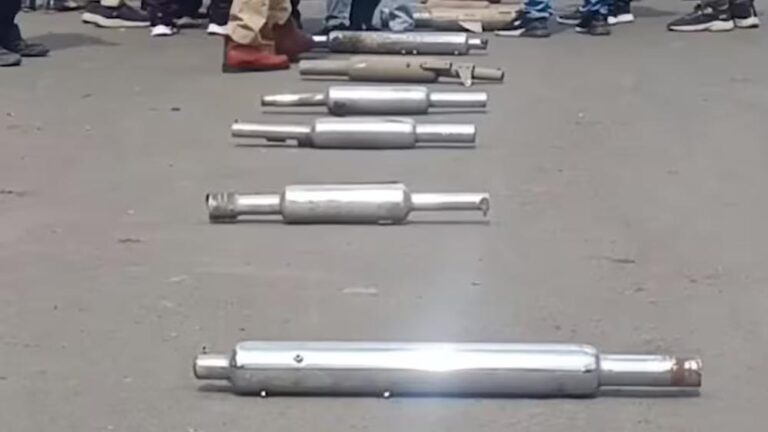 सड़क सुरक्षा के लिए कार्रवाई, उज्जैन में बुलेट साइलेंसर पर पुलिस ने चलाया रोडरोलर