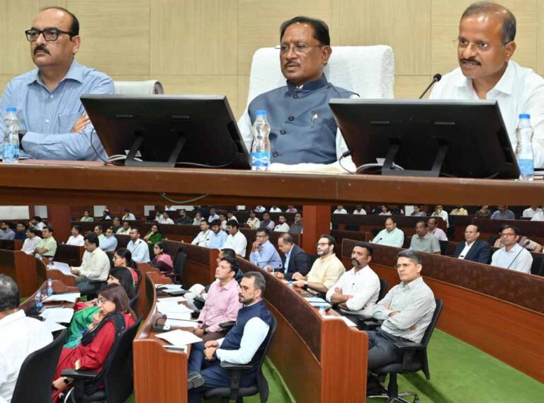 विभागीय कार्यों की प्रगति पर मुख्यमंत्री ने अधिकारियों संग की विस्तृत चर्चा